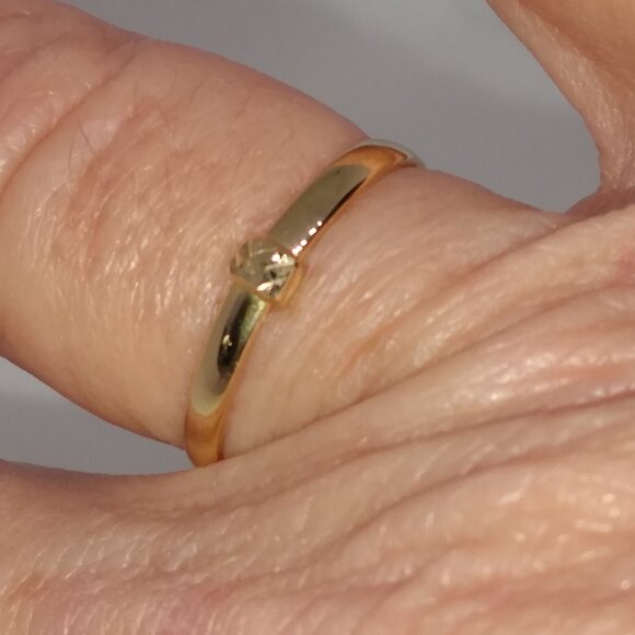New, 10kt solid gold ring, size 6 - Picture 2 of 5